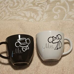 Authentic Disney Merchandise bridal Mickey and Minnie Mouse coffee cups